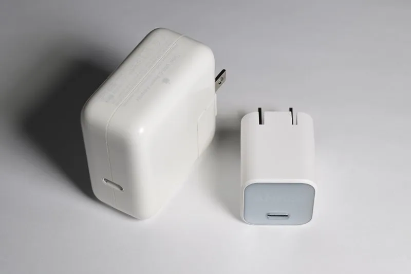 Caricatore USB-C 65W Baseus con 3 porte di ricarica