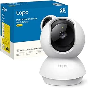 Webcam Tapo C210 montata sopra il monitor